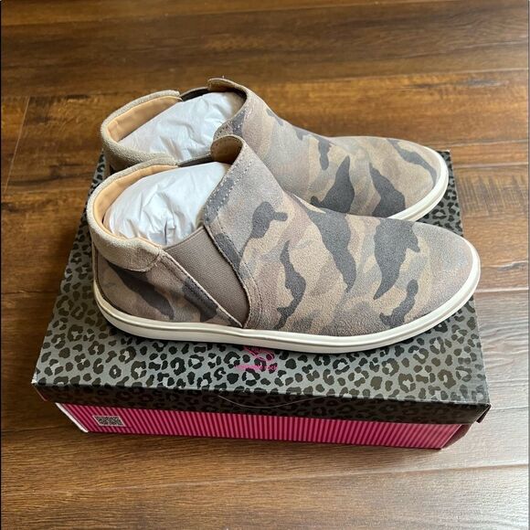 Me Too camo ankle booties - Picture 3 of 11